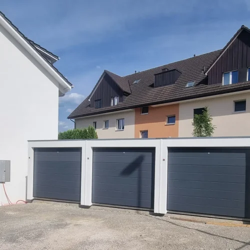 ☀️ Kurz vor den Sommerferien durften wir in Erlen (TG) drei Einzelgaragen erfolgreich liefern und versetzen. Ein herzlic...